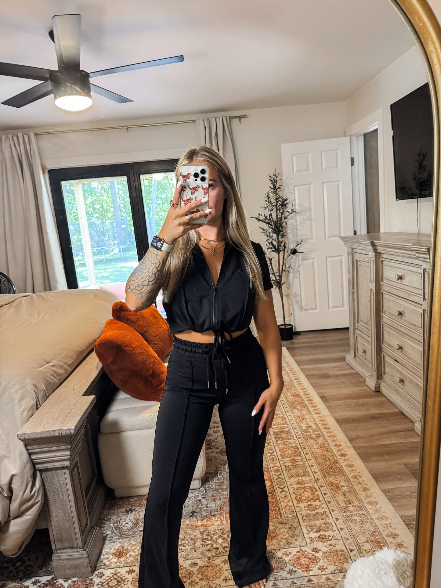 Black on black Set