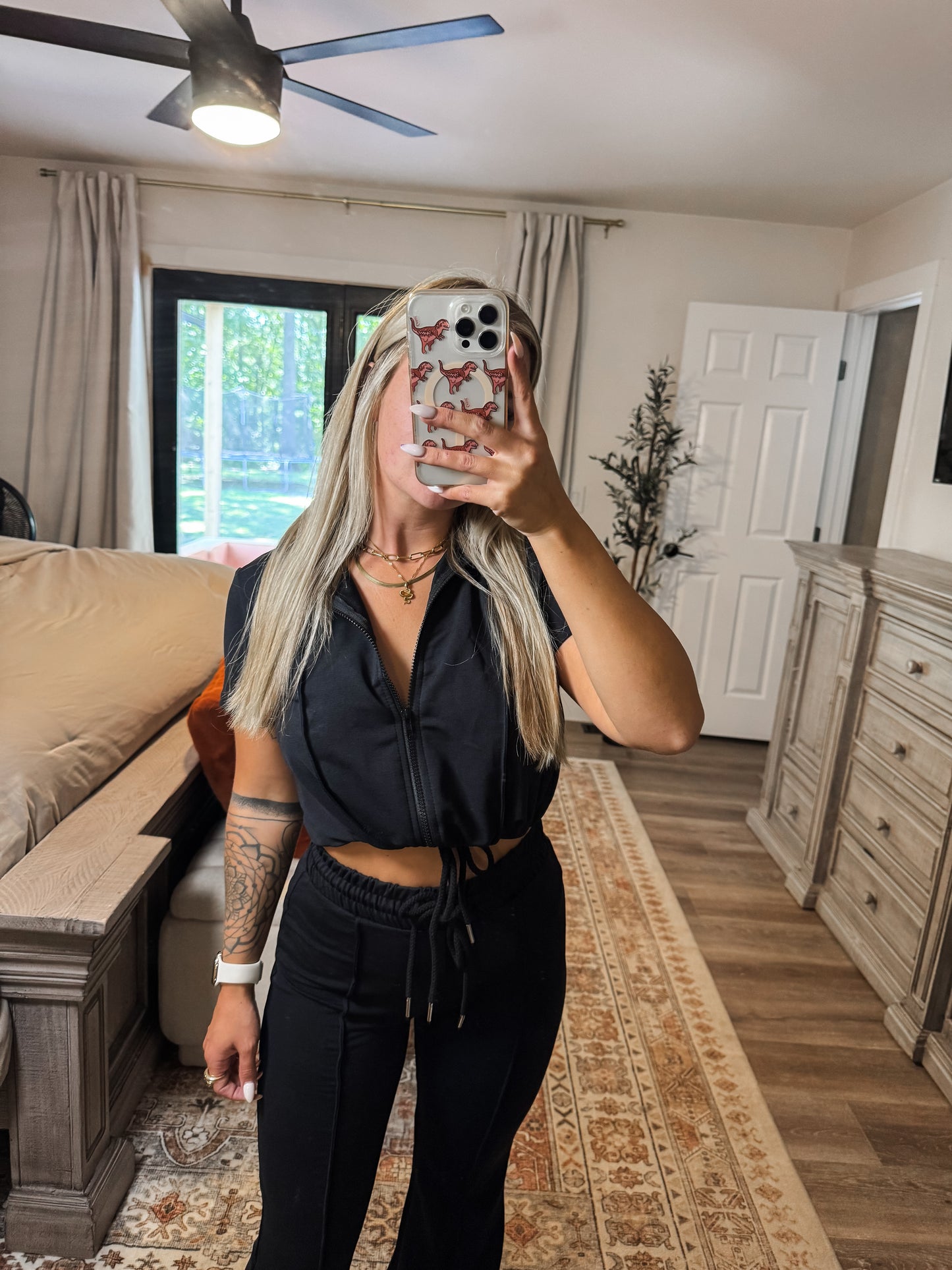 Black on black Set